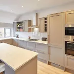 Avenue Victoria - Stunning Seaview And Castle View - Near Amenities And Holiday home *